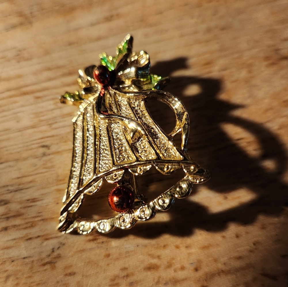 Assorted Christmas pins